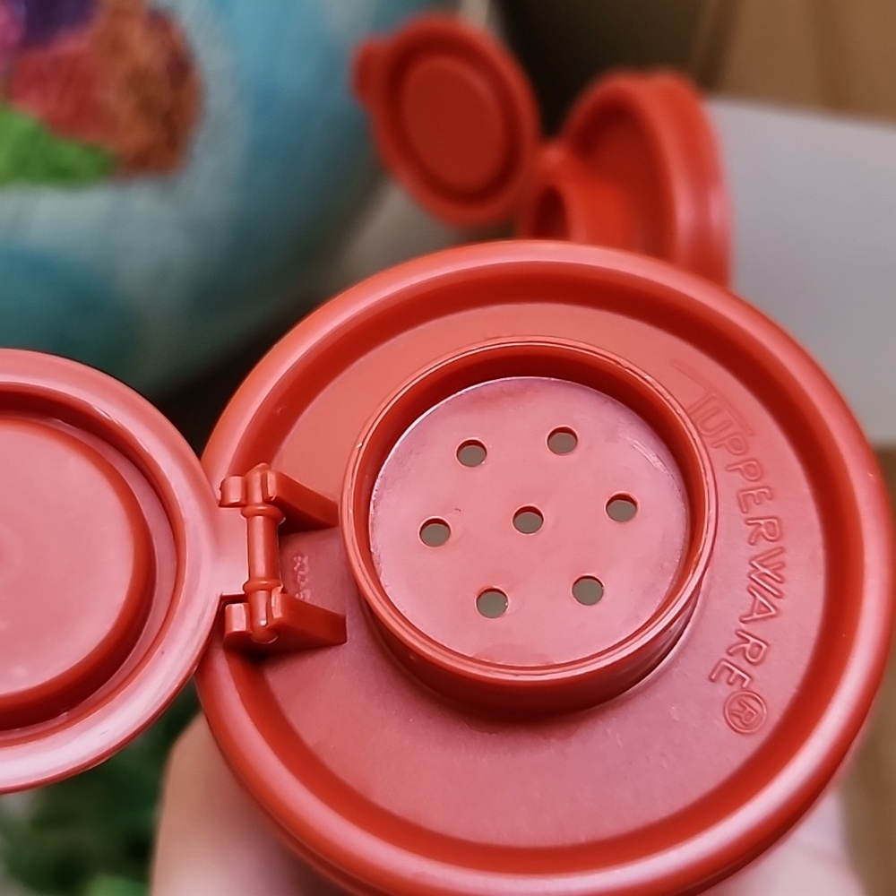 Tupperware Salt Pepper Shaker - Picture 5 of 7